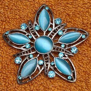Blue Star Snowflake Brooch Silver Tone Blue Rhinestone Pin Costume Jewelry